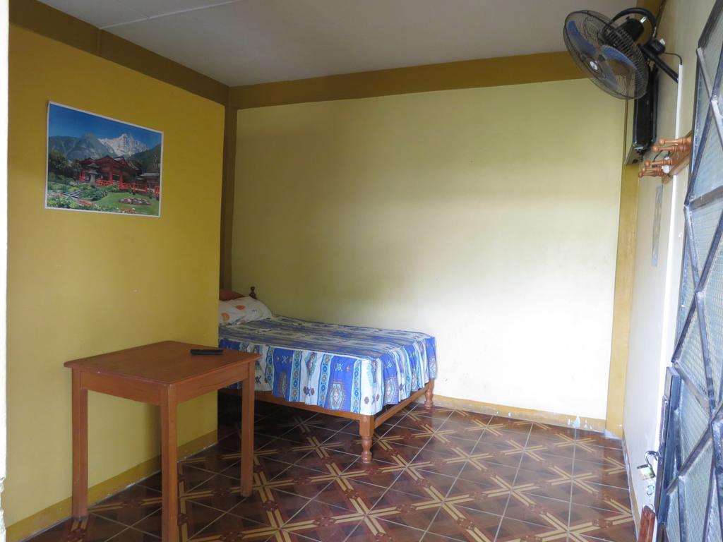 Tambopata Hostel Bambu بويرتو مالدونادو الغرفة الصورة